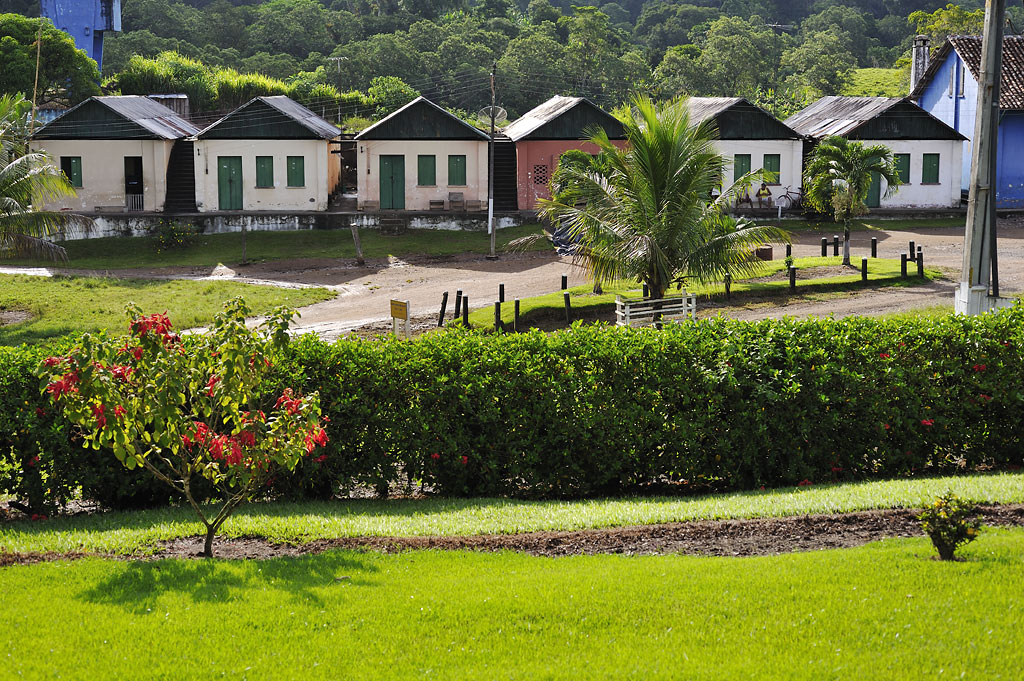 Houses with the so-called 'barcaças' (drying areas)