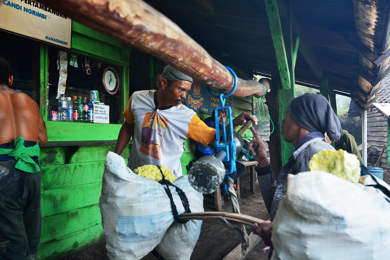 Wiegestation am Moutn Ijen