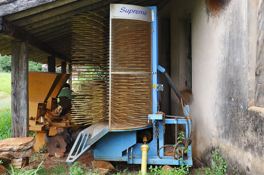 Harvester, which can be pulled by a tractor