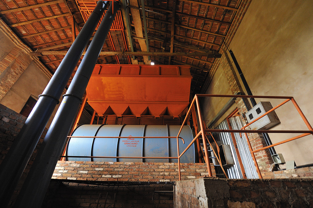 Drum ovens for drying the coffee