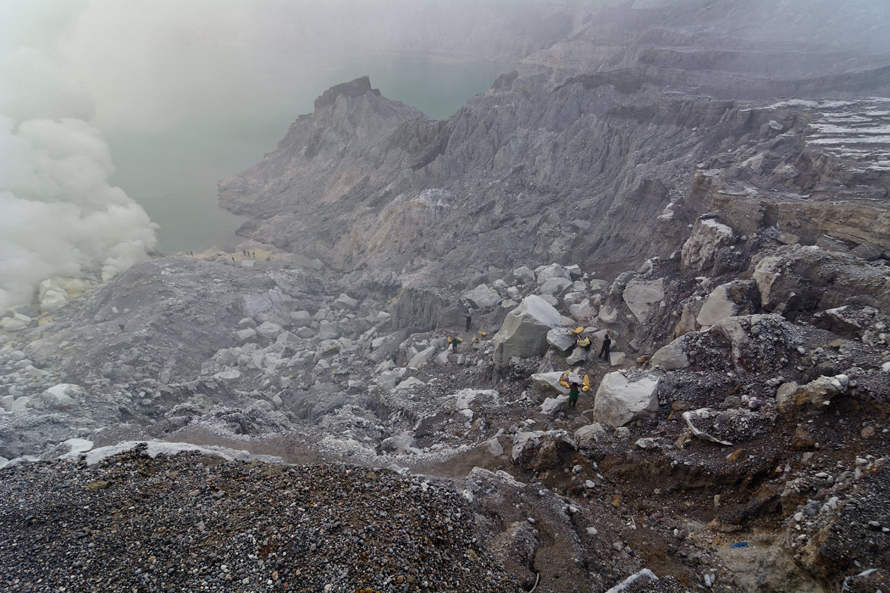 Sulfur carriers on Mount Ijen - like yellow dots